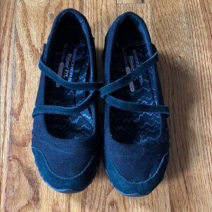 NWOT Skechers 7.5 Women’s Black Dress Shoes with Strap and Rounded Toe